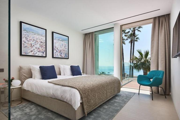 Read Host Profile Before Request - Luxury Sea View