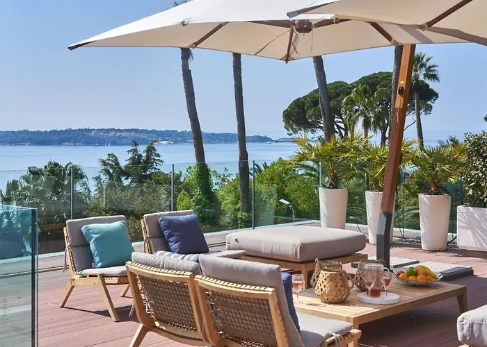 Read Host Profile Before Request - Luxury Apartment Sea View