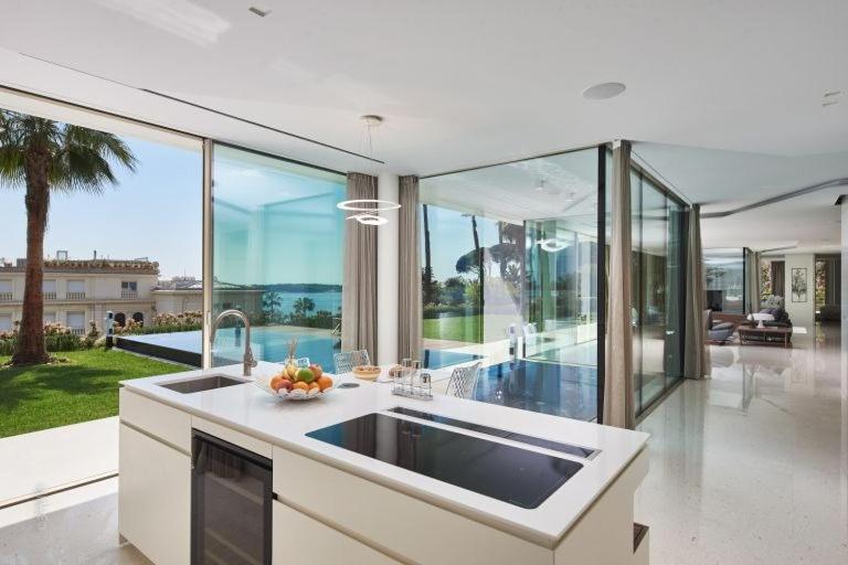 Read Host Profile Before Request - Luxury Sea View